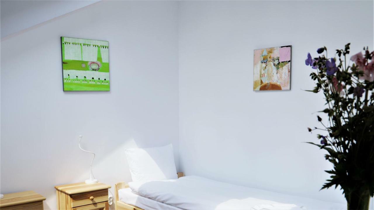 Artrooms Pokoje Goscinne Krosno Esterno foto